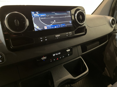Mercedes-Benz Sprinter 317 CDI L3 RWD Automaat / Euro 6 / LED / Airco / Adap. Cruise Control / Camera / Trekhaak / CarPlay / Navigatie / 3-Zits / 46.200 KM !! foto 7