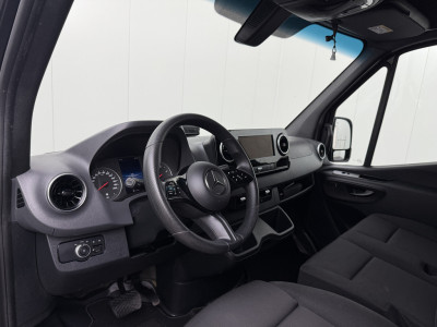 Mercedes-Benz Sprinter 317CDi Automaat L2H2 Exclusive | Led | Multimedia 10 Mbux Navigatie+Camera | Airco | Cruise | 3-Zits | Betimmering foto 4