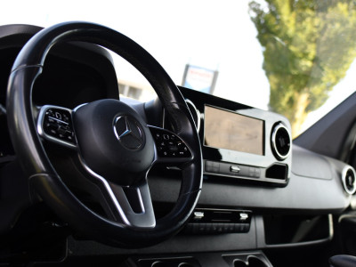 Mercedes-Benz Sprinter 319 1.9 CDI L2H2 AMG Black Edition Adaptieve Cruise, Carplay, 3500kg Trekhaak, Camera, LED, 190pk, 10,5 Mbux, Sensoren, Leder, Standkachel. Automaat, Uniek! foto 2