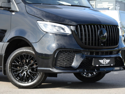 Mercedes-Benz Sprinter 319 1.9 CDI L2H2 AMG Black Edition Adaptieve Cruise, Carplay, 3500kg Trekhaak, Camera, LED, 190pk, 10,5 Mbux, Sensoren, Leder, Standkachel. Automaat, Uniek! foto 8