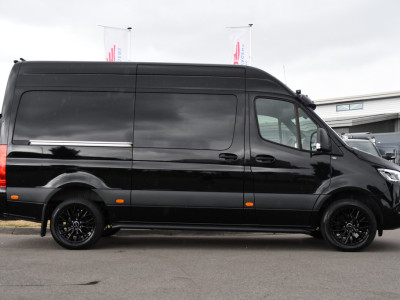 Mercedes-Benz Sprinter 319 1.9 CDI L2H2 DC Black Edition Adaptieve Cruise, 360 Camera, Carplay, LED, 10,5 Mbux, Stoelverwarming, Automaat, 190pk, 3500kg Trekhaak, Uniek! foto 11