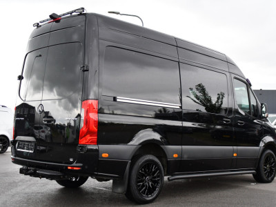 Mercedes-Benz Sprinter 319 1.9 CDI L2H2 DC Black Edition Adaptieve Cruise, 360 Camera, Carplay, LED, 10,5 Mbux, Stoelverwarming, Automaat, 190pk, 3500kg Trekhaak, Uniek! foto 6