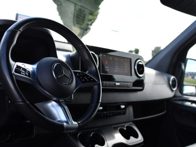 Mercedes-Benz Sprinter 319 1.9 CDI L2H2 Pro Black Edition FACELIFT! Adaptieve Cruise, luchtvering, Camera, LED, 10,5 Mbux, Standkachel, Stoelverwarming, Sensoren, Uniek! 2