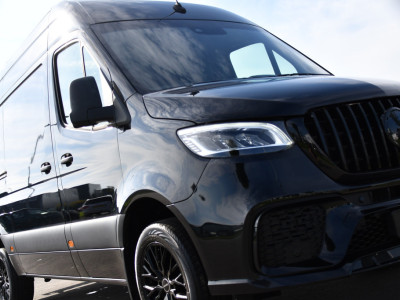 Mercedes-Benz Sprinter 319 1.9 CDI L2H2 RWD AMG Black Edition 360 Camera, Cruise, LED, 3500kg Trekhaak, Carplay, Leder, 10,5 Mbux, 190pk, Automaat, NAVI, Uniek! foto 3