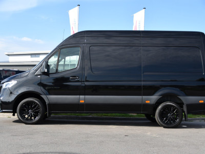 Mercedes-Benz Sprinter 319 1.9 CDI L2H2 RWD AMG Black Edition 360 Camera, Cruise, LED, 3500kg Trekhaak, Carplay, Leder, 10,5 Mbux, 190pk, Automaat, NAVI, Uniek! foto 8