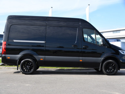 Mercedes-Benz Sprinter 319 1.9 CDI L2H2 RWD AMG Black Edition 360 Camera, Cruise, LED, 3500kg Trekhaak, Carplay, Leder, 10,5 Mbux, 190pk, Automaat, NAVI, Uniek! foto 9