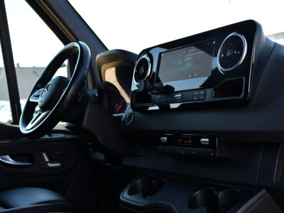 Mercedes-Benz Sprinter 319 1.9 CDI L2H2 RWD Black Edition Full Options! 360 Camera, Adaptieve Cruise, LED, Standkachel, Carplay, 190pk, Voorruit verwarming, Uniek! foto 14
