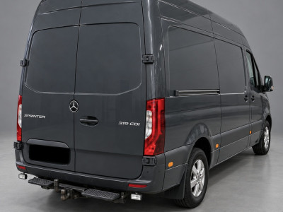 Mercedes-Benz Sprinter 319 1.9 CDI L2H2 RWD PB Edition Camera, Cruise, Carplay, LED, 10,5 Mbux, Trekhaak, Automaat, Sensoren, Stoelverwarming, Uniek! foto 3