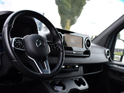 Mercedes-Benz Sprinter 319 1.9 CDI L2H2 RWD PB Edition Full Options! Luchtvering, Cruise, 360 Camera, Stoelverwarming, Clima, LED, Standkachel, Voorruit verwarming, 190pk, Automaat, Uniek! foto 2