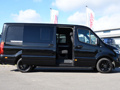Mercedes-Benz Sprinter 319 3.0 CDI L2H1 DC Black Edition FULL OPTIONS! 360 Camera, Adaptieve Cruise, LED, 2 x Stoelverwarming, Standkacel, Autmaat, 10,5 Mbux, Sensoren, Uniek! foto 11