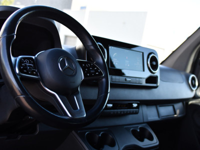 Mercedes-Benz Sprinter 319 3.0 CDI L2H1 DC Black Edition FULL OPTIONS! 360 Camera, Adaptieve Cruise, LED, 2 x Stoelverwarming, Standkacel, Autmaat, 10,5 Mbux, Sensoren, Uniek! foto 12