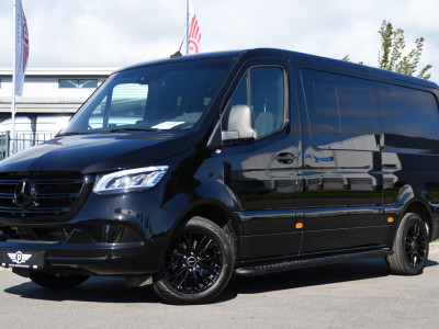 Mercedes-Benz Sprinter 319 3.0 CDI L2H1 DC Black Edition FULL OPTIONS! 360 Camera, Adaptieve Cruise, LED, 2 x Stoelverwarming, Standkacel, Autmaat, 10,5 Mbux, Sensoren, Uniek! foto 4