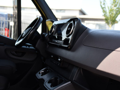 Mercedes-Benz Sprinter 319 3.0 CDI L2H2 Black Edition Adaptieve Cruise, 360 Camera, Carplay, 190pk, LED, 10,5 Mbux, Automaat, 3500kg Trekhaak, Dodehoek, 2 x Geveerde stoel, Uniek! 17