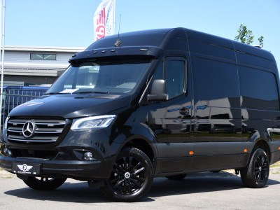 Mercedes-Benz Sprinter 319 3.0 CDI L2H2 Black Edition Adaptieve Cruise, 360 Camera, Carplay, 190pk, LED, 10,5 Mbux, Automaat, 3500kg Trekhaak, Dodehoek, 2 x Geveerde stoel, Uniek! 4