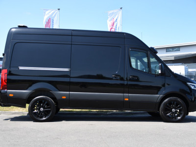 Mercedes-Benz Sprinter 319 3.0 CDI L2H2 Black Edition Adaptieve Cruise, 360 Camera, Carplay, 190pk, LED, 10,5 Mbux, Automaat, 3500kg Trekhaak, Dodehoek, 2 x Geveerde stoel, Uniek! 8