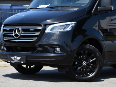 Mercedes-Benz Sprinter 319 3.0 CDI L2H2 Black Edition Adaptieve Cruise, 360 Camera, Carplay, 190pk, LED, 10,5 Mbux, Automaat, 3500kg Trekhaak, Dodehoek, 2 x Geveerde stoel, Uniek! 9