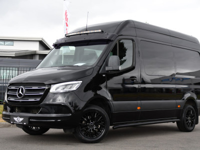 Mercedes-Benz Sprinter 319 3.0 CDI L2H2 DC Black Edition Adaptieve Cruise, 360 Camera, Carplay, LED, 10,5 Mbux, Stoelverwarming, Automaat, 190pk, 3500kg Trekhaak, Uniek! foto 4