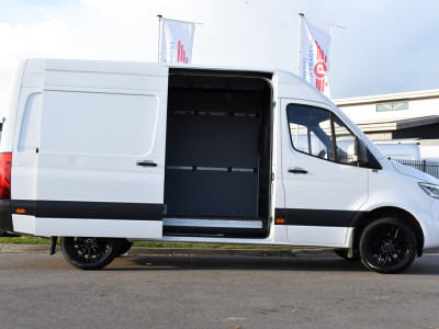 Mercedes-Benz Sprinter 319 3.0 V6 CDI L2H2 RWD AMG Edition Camera, Cruise, Carplay, 190pk, Automaat, Multimedia, LED, Stoelverwarming, Standkachel, Uniek! foto 11