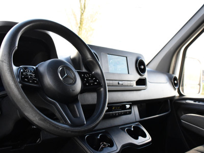 Mercedes-Benz Sprinter 319 3.0 V6 CDI L2H2 RWD AMG Edition Camera, Cruise, Carplay, 190pk, Automaat, Multimedia, LED, Stoelverwarming, Standkachel, Uniek! foto 14