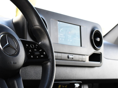 Mercedes-Benz Sprinter 319 3.0 V6 CDI L2H2 RWD AMG Edition Camera, Cruise, Carplay, 190pk, Automaat, Multimedia, LED, Stoelverwarming, Standkachel, Uniek! foto 15