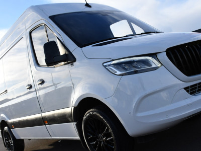 Mercedes-Benz Sprinter 319 3.0 V6 CDI L2H2 RWD AMG Edition Camera, Cruise, Carplay, 190pk, Automaat, Multimedia, LED, Stoelverwarming, Standkachel, Uniek! foto 19