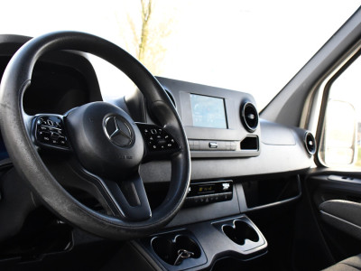 Mercedes-Benz Sprinter 319 3.0 V6 CDI L2H2 RWD AMG Edition Camera, Cruise, Carplay, 190pk, Automaat, Multimedia, LED, Stoelverwarming, Standkachel, Uniek! foto 2