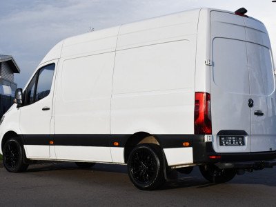 Mercedes-Benz Sprinter 319 3.0 V6 CDI L2H2 RWD AMG Edition Camera, Cruise, Carplay, 190pk, Automaat, Multimedia, LED, Stoelverwarming, Standkachel, Uniek! foto 3