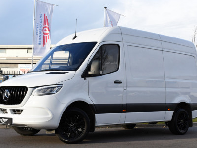 Mercedes-Benz Sprinter 319 3.0 V6 CDI L2H2 RWD AMG Edition Camera, Cruise, Carplay, 190pk, Automaat, Multimedia, LED, Stoelverwarming, Standkachel, Uniek! foto 4
