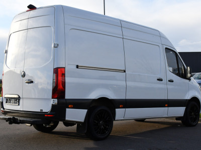 Mercedes-Benz Sprinter 319 3.0 V6 CDI L2H2 RWD AMG Edition Camera, Cruise, Carplay, 190pk, Automaat, Multimedia, LED, Stoelverwarming, Standkachel, Uniek! foto 6