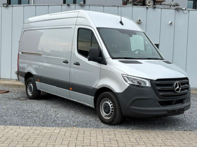 Mercedes-Benz Sprinter 319CDI 190PK AUTOMAAT L2H2 RWD | 3500kg Trekgewicht foto 2