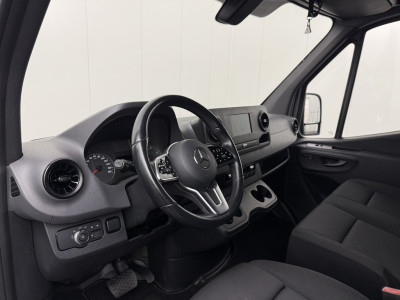 Mercedes-Benz Sprinter 319CDI 3.0V6 Automaat L2H2 Exclusive | Standkachel | Led | Airco | Multimedia | Camera | 2800Kg Trekhaak foto 3