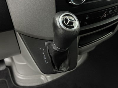 Mercedes-Benz Sprinter 319CDI 3.0V6 L2H2 | Camera | Airco | Cruise | Trekhaak | Betimmering foto 16