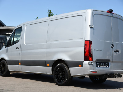 Mercedes-Benz Sprinter 319 V6 3.0 CDI L2H1 PB Edition 360 Camera, Adaptieve Cruise, Carplay, 3500kg Trekhaak, LED, 10,5 Mbux, Sensoren, Leder, Stoelverwarming, Uniek! 3