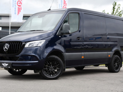 Mercedes-Benz Sprinter 319 V6 3.0 CDI L2H1 PB Edition Adapteive Cruise, 360 Camera, Carplay, LED, 10,5 Mbux, LED, Sensoren, Trekhaak, Multimedia, Uniek!