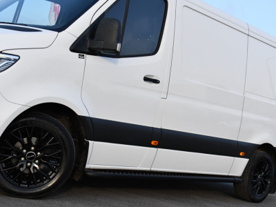 Mercedes-Benz Sprinter 319 V6 3.0 CDI L2H1 RWD AMG Edition Camera, Cruise, Carplay, LED, 10,5 Mbux, 3500kg Trekhaak, Standkachel, Multimedia, Stoelverwarming, Automaat, Uniek! 2