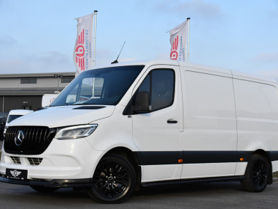 Mercedes-Benz Sprinter 319 V6 3.0 CDI L2H1 RWD AMG Edition Camera, Cruise, Carplay, LED, 10,5 Mbux, 3500kg Trekhaak, Standkachel, Multimedia, Stoelverwarming, Automaat, Uniek! 4