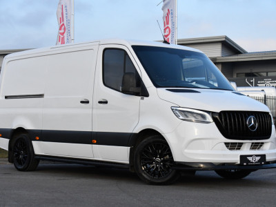Mercedes-Benz Sprinter 319 V6 3.0 CDI L2H1 RWD AMG Edition Camera, Cruise, Carplay, LED, 10,5 Mbux, 3500kg Trekhaak, Standkachel, Multimedia, Stoelverwarming, Automaat, Uniek! 5