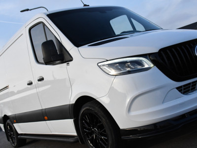 Mercedes-Benz Sprinter 319 V6 3.0 CDI L2H1 RWD AMG Edition Camera, Cruise, Carplay, LED, 10,5 Mbux, 3500kg Trekhaak, Standkachel, Multimedia, Stoelverwarming, Automaat, Uniek! 9
