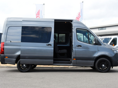 Mercedes-Benz Sprinter 319 V6 3.0 CDI L2H2 DC PB Edition 360 Camera, Cruise, Carplay, Automaat, LED, Stoelverwarming, 10,5 Mbux, Multimedia, Geveerde stoel, 190pk, Trekhaak, Uniek! foto 11