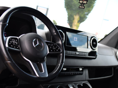 Mercedes-Benz Sprinter 319 V6 3.0 CDI L2H2 DC PB Edition 360 Camera, Cruise, Carplay, Automaat, LED, Stoelverwarming, 10,5 Mbux, Multimedia, Geveerde stoel, 190pk, Trekhaak, Uniek! foto 2