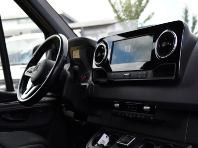 Mercedes-Benz Sprinter 319 V6 3.0 CDI L2H2 DC PB Edition 360 Camera, Cruise, Carplay, Automaat, LED, Stoelverwarming, 10,5 Mbux, Multimedia, Geveerde stoel, 190pk, Trekhaak, Uniek! foto 20