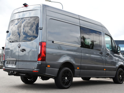 Mercedes-Benz Sprinter 319 V6 3.0 CDI L2H2 DC PB Edition 360 Camera, Cruise, Carplay, Automaat, LED, Stoelverwarming, 10,5 Mbux, Multimedia, Geveerde stoel, 190pk, Trekhaak, Uniek! foto 6