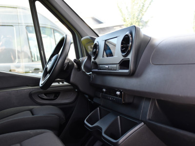 Mercedes-Benz Sprinter 319 V6 3.0 CDI L2H2 PB Edition Camera, Cruise, Carplay, Multimedia, Automaat, Geveerde stoel, 190pk, Trekhaak, Uniek! foto 17