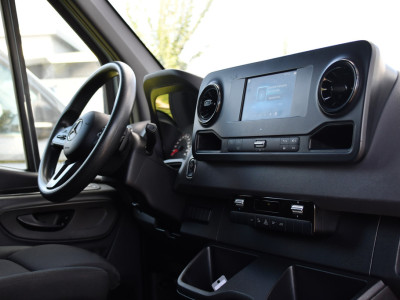 Mercedes-Benz Sprinter 319 V6 3.0 CDI L2H2 PB Edition Camera, Cruise, Carplay, Multimedia, Automaat, Geveerde stoel, 190pk, Trekhaak, Uniek! foto 18