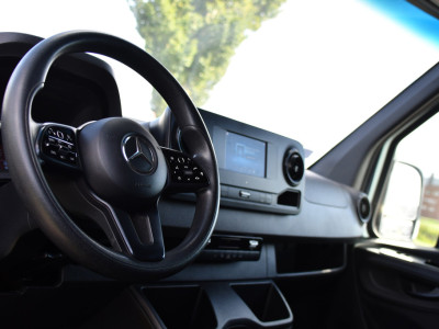 Mercedes-Benz Sprinter 319 V6 3.0 CDI L2H2 PB Edition Camera, Cruise, Carplay, Multimedia, Automaat, Geveerde stoel, 190pk, Trekhaak, Uniek! foto 2