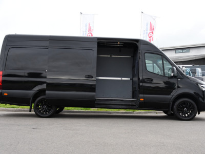 Mercedes-Benz Sprinter 319 V6 3.0 CDI L3H2 Black Edition Adaptieve Cruise, 360 Camera, Carplay, LED, Voorruit verwarming, Automaat, 10,5 Mbux, NAVI, 2 x Geveerde stoel, Uniek! foto 11