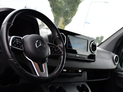 Mercedes-Benz Sprinter 319 V6 3.0 CDI L3H2 Black Edition Adaptieve Cruise, 360 Camera, Carplay, LED, Voorruit verwarming, Automaat, 10,5 Mbux, NAVI, 2 x Geveerde stoel, Uniek! foto 12