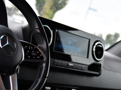 Mercedes-Benz Sprinter 319 V6 3.0 CDI L3H2 Black Edition Adaptieve Cruise, 360 Camera, Carplay, LED, Voorruit verwarming, Automaat, 10,5 Mbux, NAVI, 2 x Geveerde stoel, Uniek! foto 13