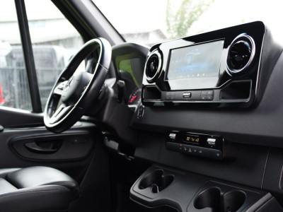 Mercedes-Benz Sprinter 319 V6 3.0 CDI L3H2 Black Edition Adaptieve Cruise, 360 Camera, Carplay, LED, Voorruit verwarming, Automaat, 10,5 Mbux, NAVI, 2 x Geveerde stoel, Uniek! foto 20