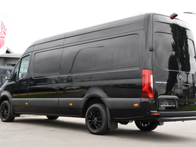 Mercedes-Benz Sprinter 319 V6 3.0 CDI L3H2 Black Edition Adaptieve Cruise, 360 Camera, Carplay, LED, Voorruit verwarming, Automaat, 10,5 Mbux, NAVI, 2 x Geveerde stoel, Uniek! foto 3